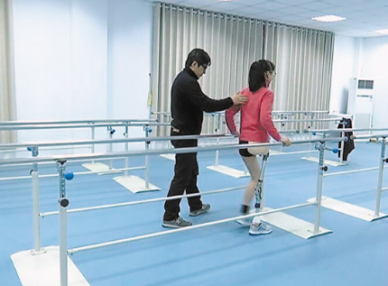 假肢在使用中殘肢出現(xiàn)裂口該如何解決呢(圖1) 假肢在使用中殘肢出現(xiàn)裂口該如何解決呢(圖1)