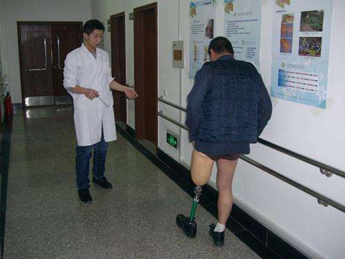 鄭州假肢生產(chǎn)廠家選用假肢遵循哪些原則要求(圖1) 鄭州假肢生產(chǎn)廠家選用假肢遵循哪些原則要求(圖1)